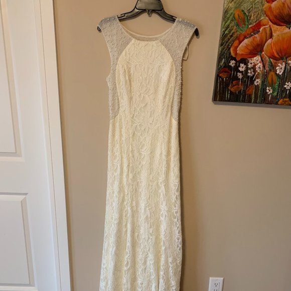 Cachet Cream Lace Beaded Maxi Gown, Size 6 - Picture 6 of 13